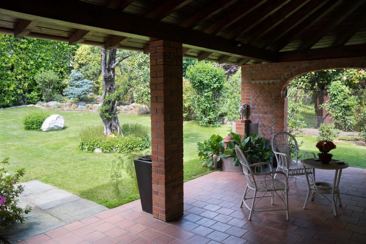 Ferienwohnung Mansarda I Cipressi Lenno Exterior foto