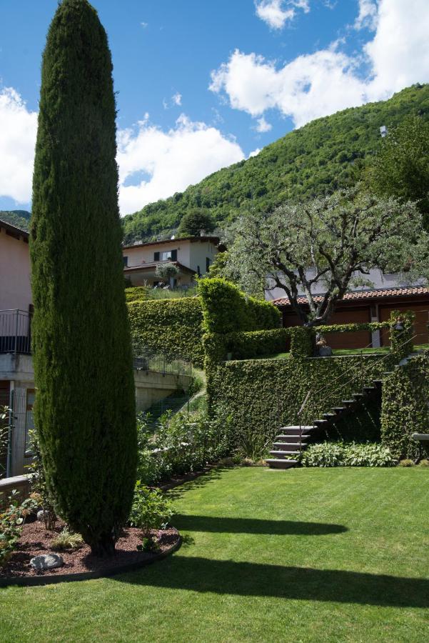 Ferienwohnung Mansarda I Cipressi Lenno Exterior foto