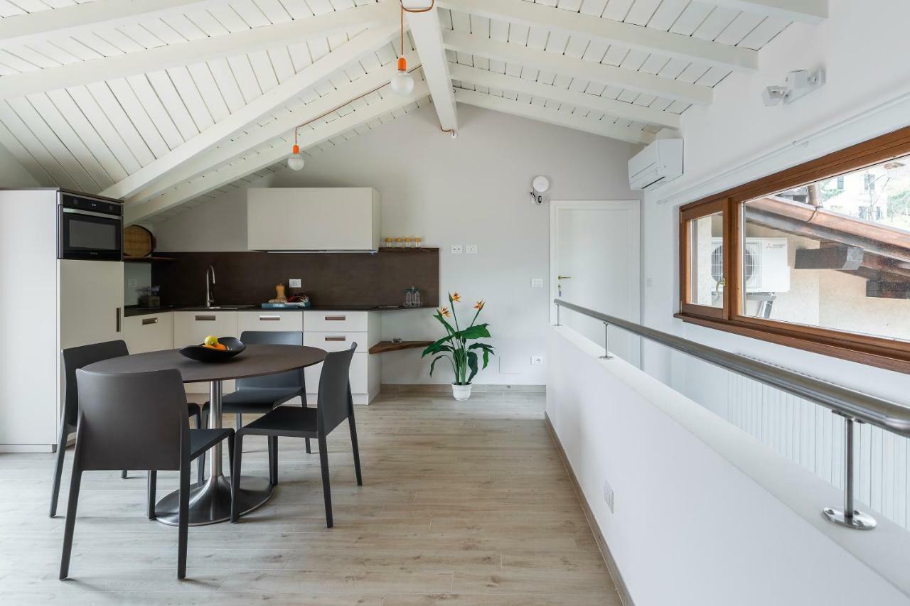 Ferienwohnung Mansarda I Cipressi Lenno Exterior foto