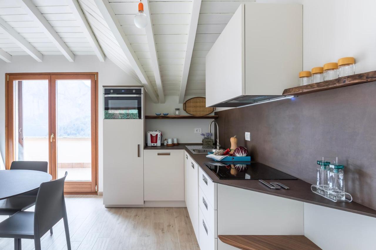 Ferienwohnung Mansarda I Cipressi Lenno Exterior foto