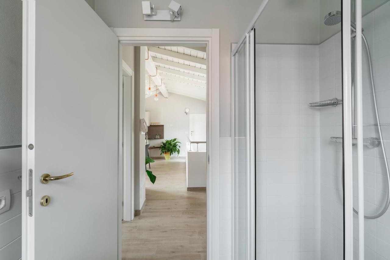 Ferienwohnung Mansarda I Cipressi Lenno Exterior foto
